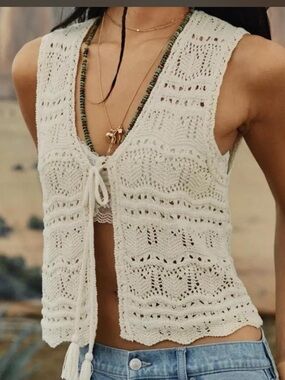 American Eagle crochet knit tie front sleeveless vest festival Cream Size Medium